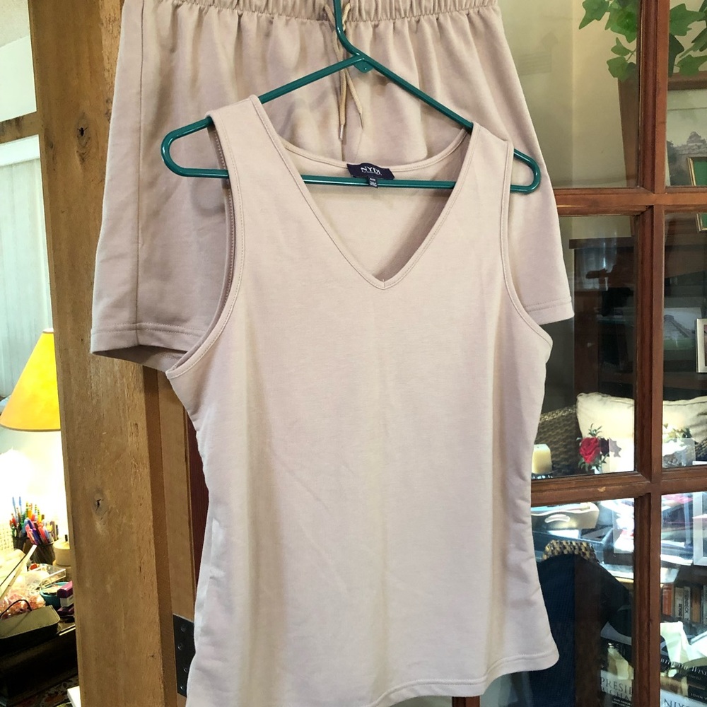 Loungewear - NWOT - shorts and top size tag s/m